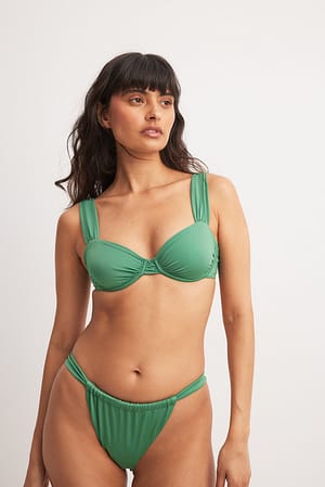 Basil Green Braguita de bikini brillante drapeada de corte alto
