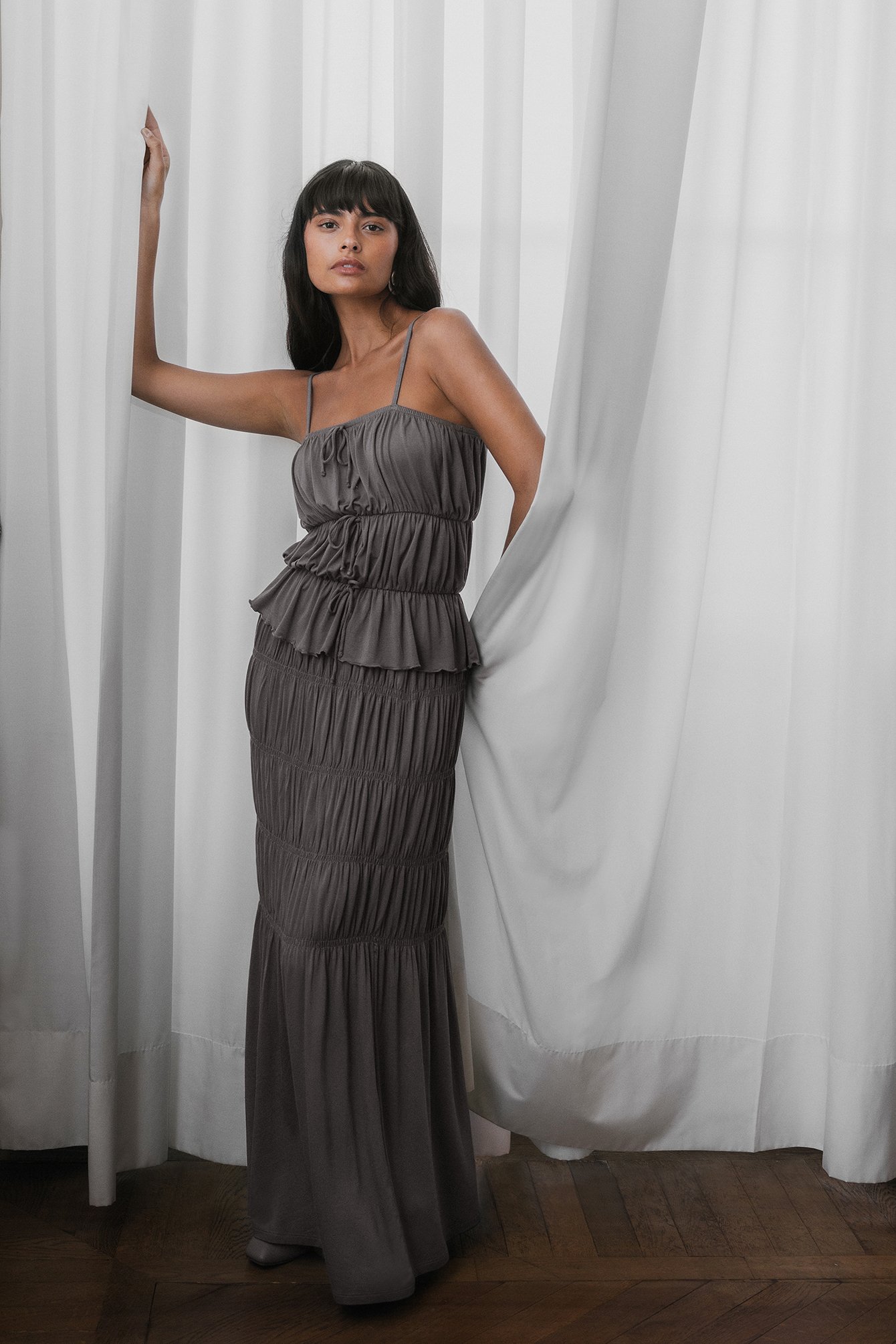 Grey jersey hotsell maxi skirt outfit