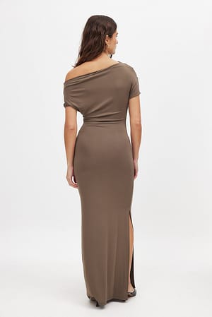 Brown Soft Line gedrapeerde maxi-jurk