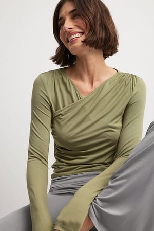 Khaki Soft Line top med draperinger