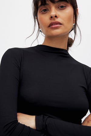 Black Top de manga larga con cuello de embudo Soft Line