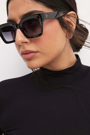 Black Recycelte Sonnenbrille mit eckigem Rahmen