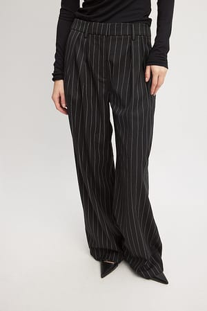 Black/White Stripe Calças de cintura subida às ricas com vincos