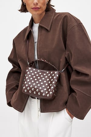 Dark Brown Mini borsa a tracolla con borchie