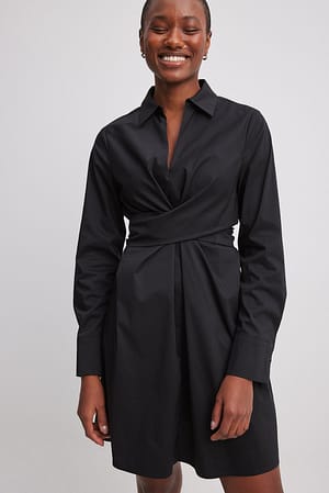Black Miniklänning med omslag och knytning baktill