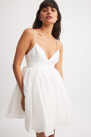 White Vestido triangular com pormenor no peito