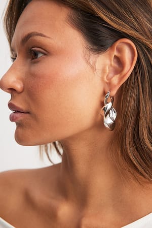Silver Kraftige øreringe med snoet design