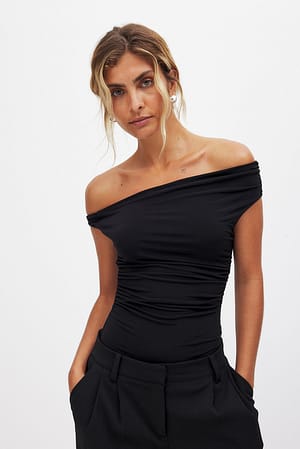 Black Gedraaide off-shoulder top