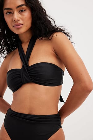 Black Neckholder-Bikini-Oberteil mit Twistdetail
