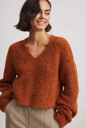 Rust Krótki dziergany sweter z dekoltem w serek