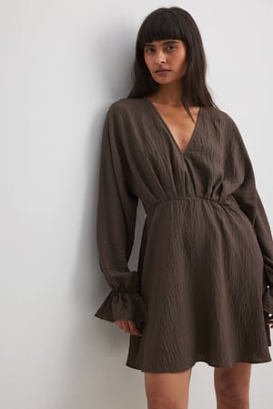 Brown Mini-jurk met lange mouwen en V-hals