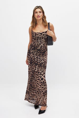 Leopard Maxikleid aus Mesh mit Wasserfallausschnitt