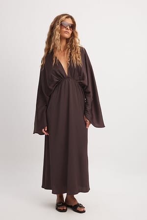 Brown Marszczona sukienka midi z szerokimi rękawami